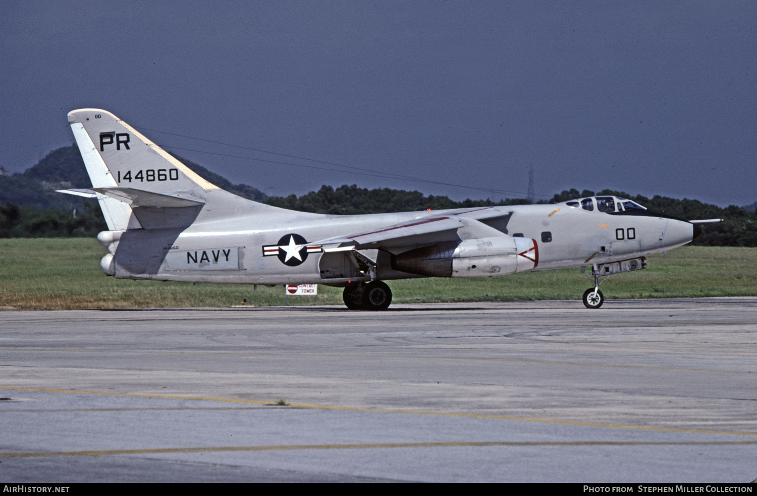 Aircraft Photo of 144860 | Douglas TA-3B Skywarrior | USA - Navy | AirHistory.net #157150