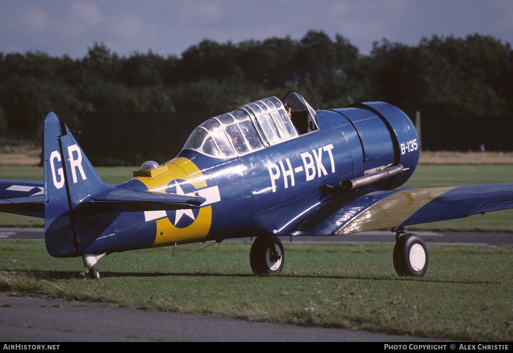 Aircraft Photo of PH-BKT / B-135 | North American AT-16 Harvard IIB | USA - Navy | AirHistory.net #157368