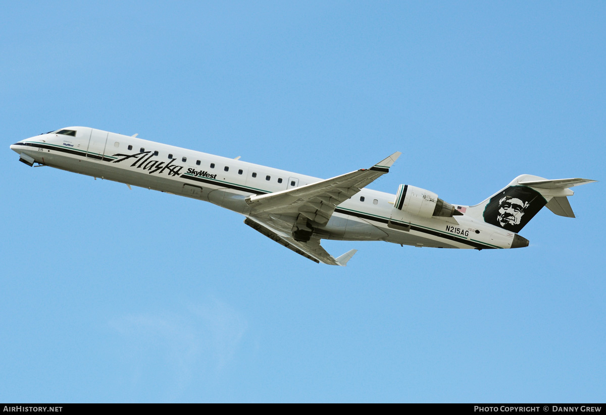 Aircraft Photo of N215AG | Bombardier CRJ-701ER (CL-600-2C10) | Alaska Airlines | AirHistory.net #157388