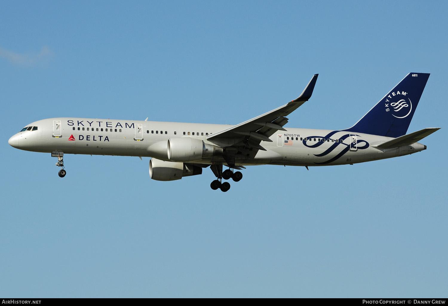 Aircraft Photo of N705TW | Boeing 757-231 | Delta Air Lines | AirHistory.net #157394