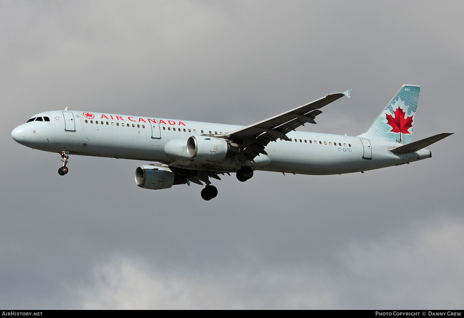 Aircraft Photo of C-GITU | Airbus A321-211 | Air Canada | AirHistory.net #157412