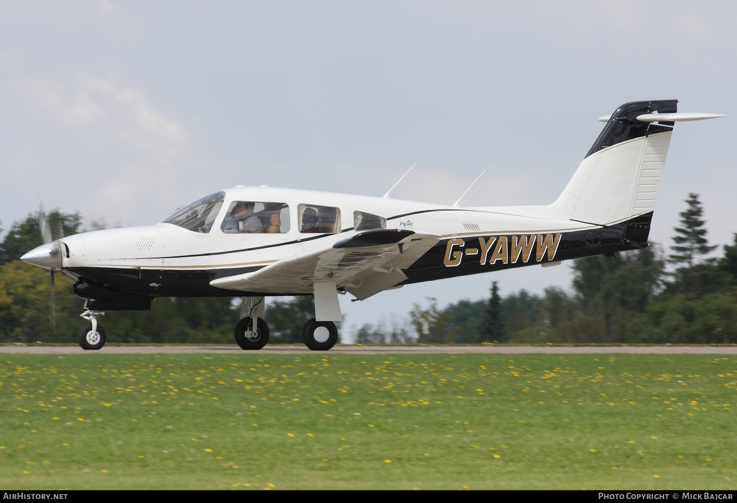 Aircraft Photo of G-YAWW | Piper PA-28RT-201T Turbo Arrow IV | AirHistory.net #157558