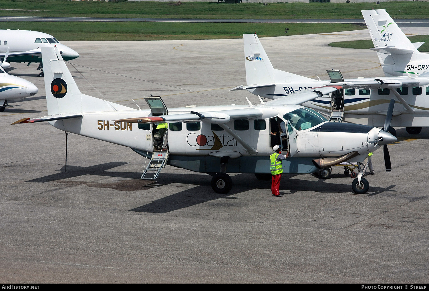 Aircraft Photo of 5H-SUN | Cessna 208B Grand Caravan | Coastal Aviation | AirHistory.net #157892