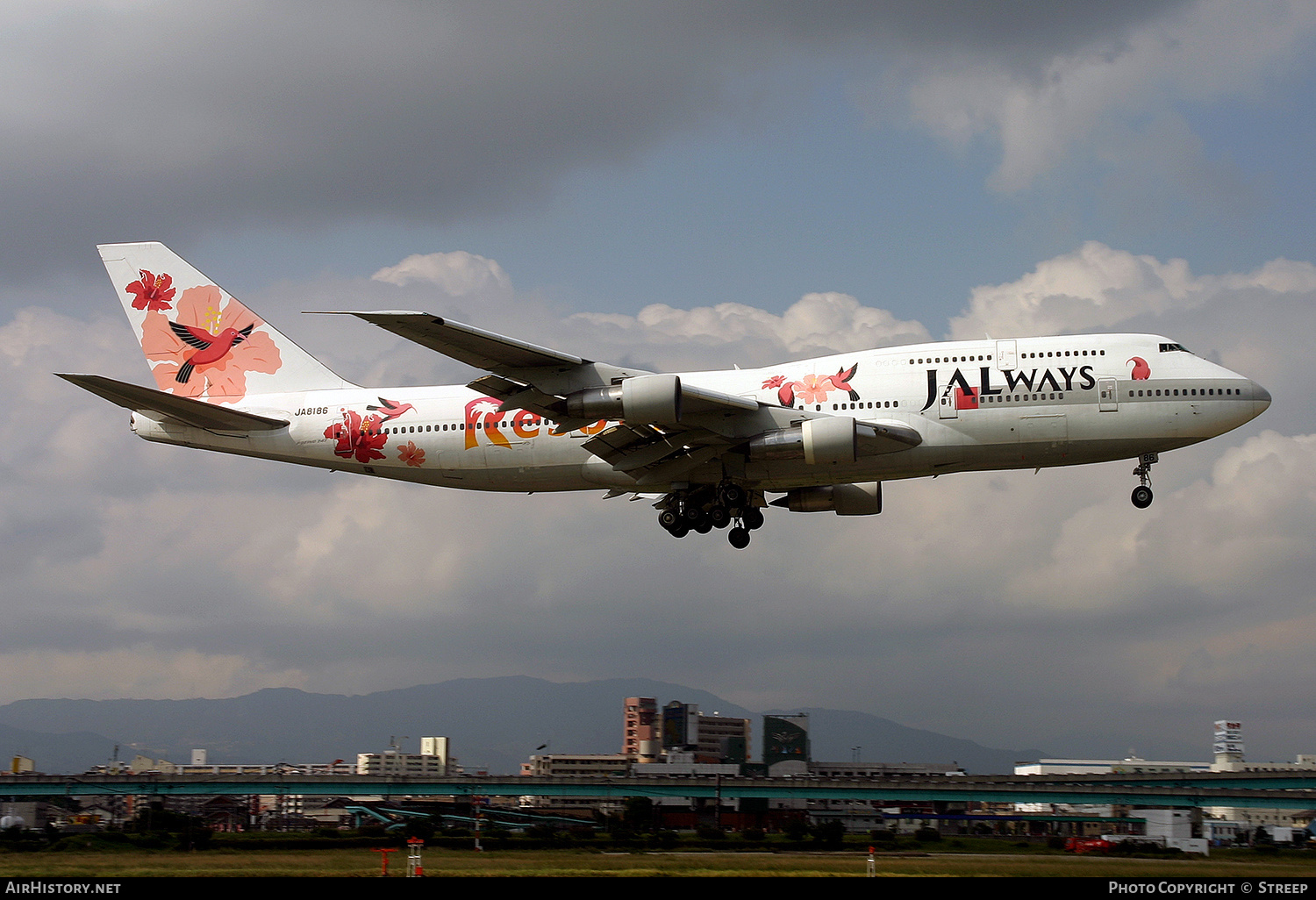 Aircraft Photo of JA8186 | Boeing 747-346 | JALways | AirHistory.net #158025