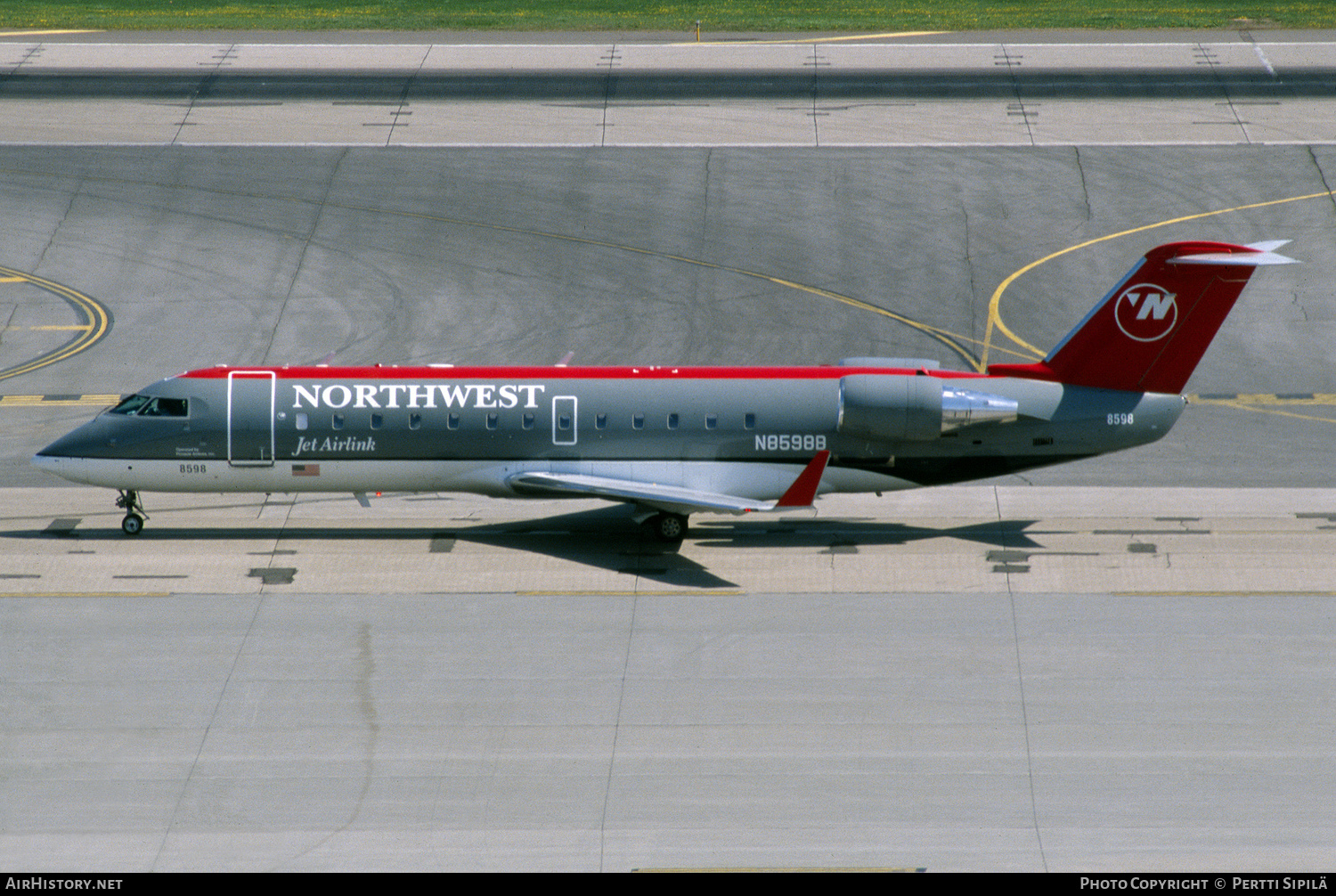 Aircraft Photo of N8598B | Bombardier CRJ-200ER (CL-600-2B19) | Northwest Jet Airlink | AirHistory.net #158043