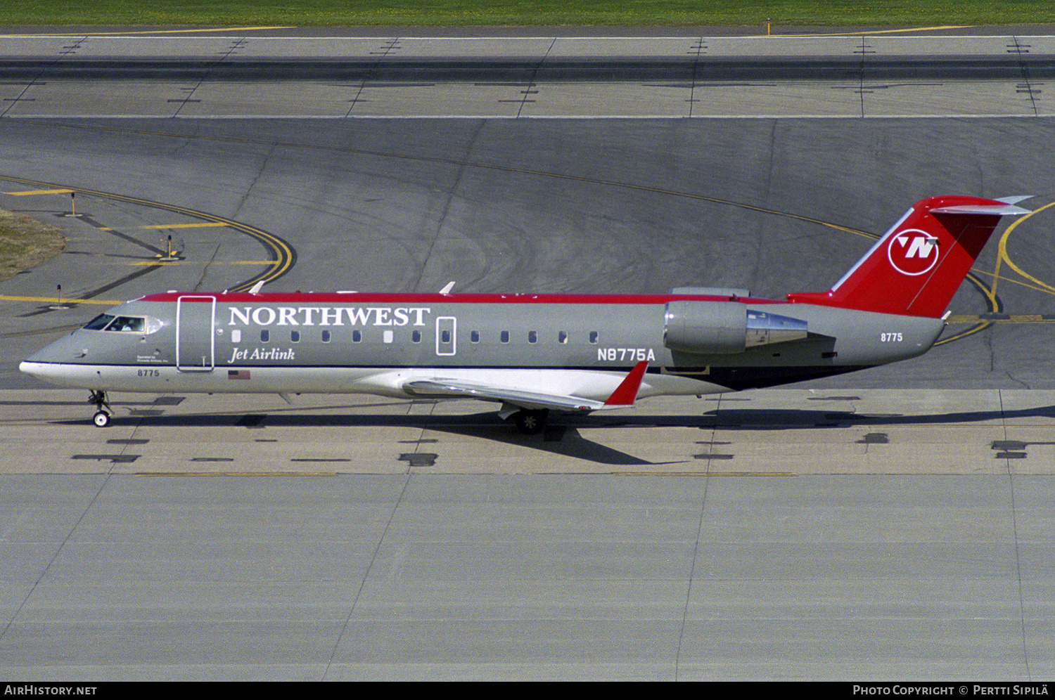 Aircraft Photo of N8775A | Bombardier CRJ-440 (CL-600-2B19) | Northwest Jet Airlink | AirHistory.net #158063