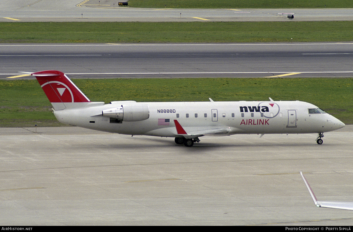 Aircraft Photo of N8888D | Bombardier CRJ-440 (CL-600-2B19) | NWA Airlink | AirHistory.net