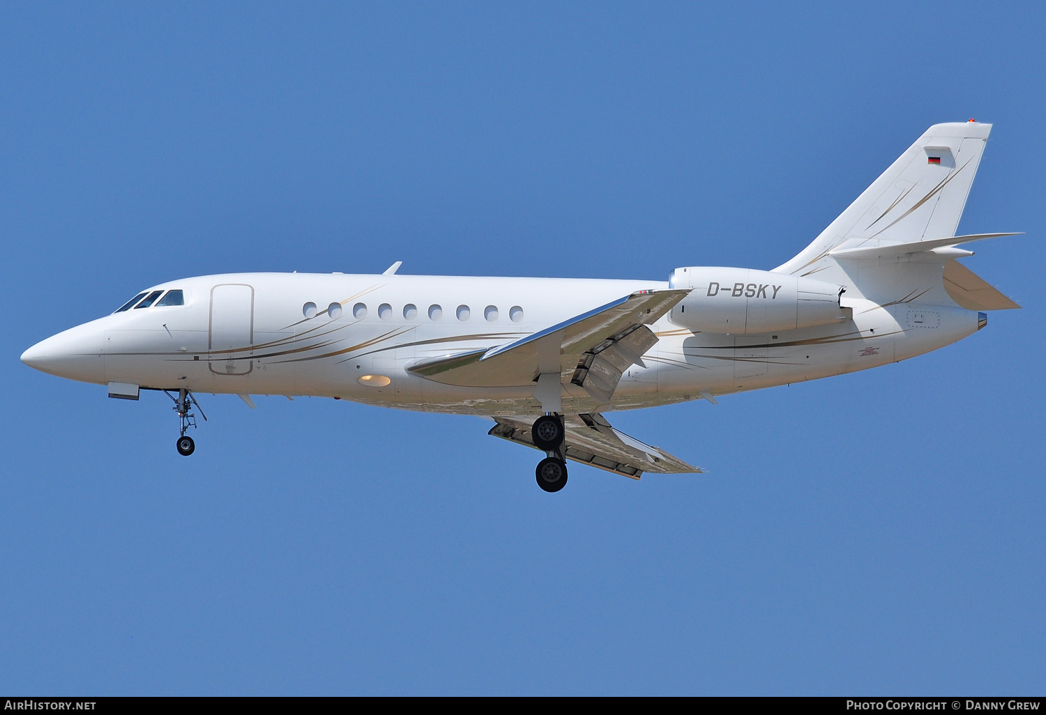 Aircraft Photo of D-BSKY | Dassault Falcon 2000 | AirHistory.net #158411