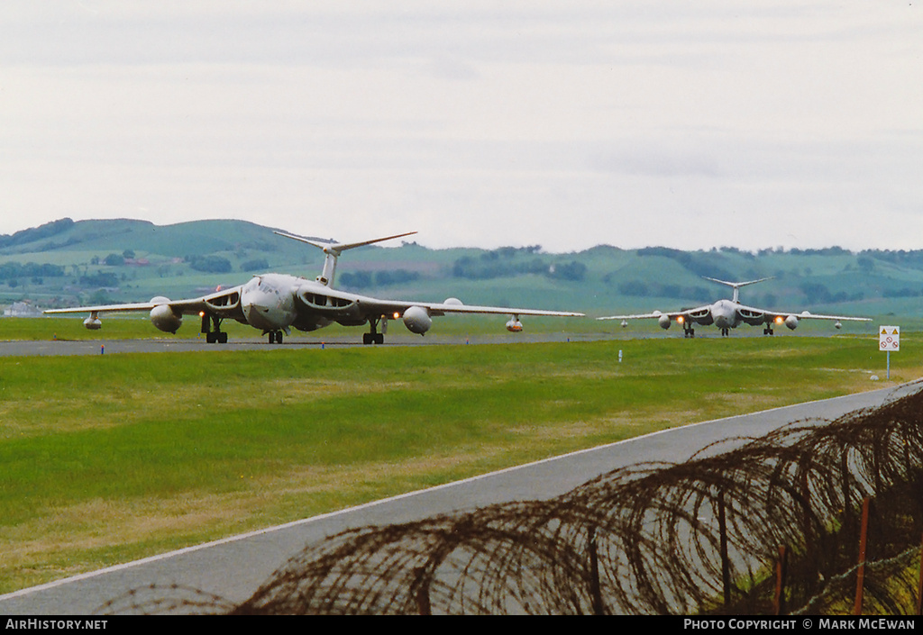 Aircraft Photo of XM717 | Handley Page HP-80 Victor K2 | UK - Air Force | AirHistory.net #158445