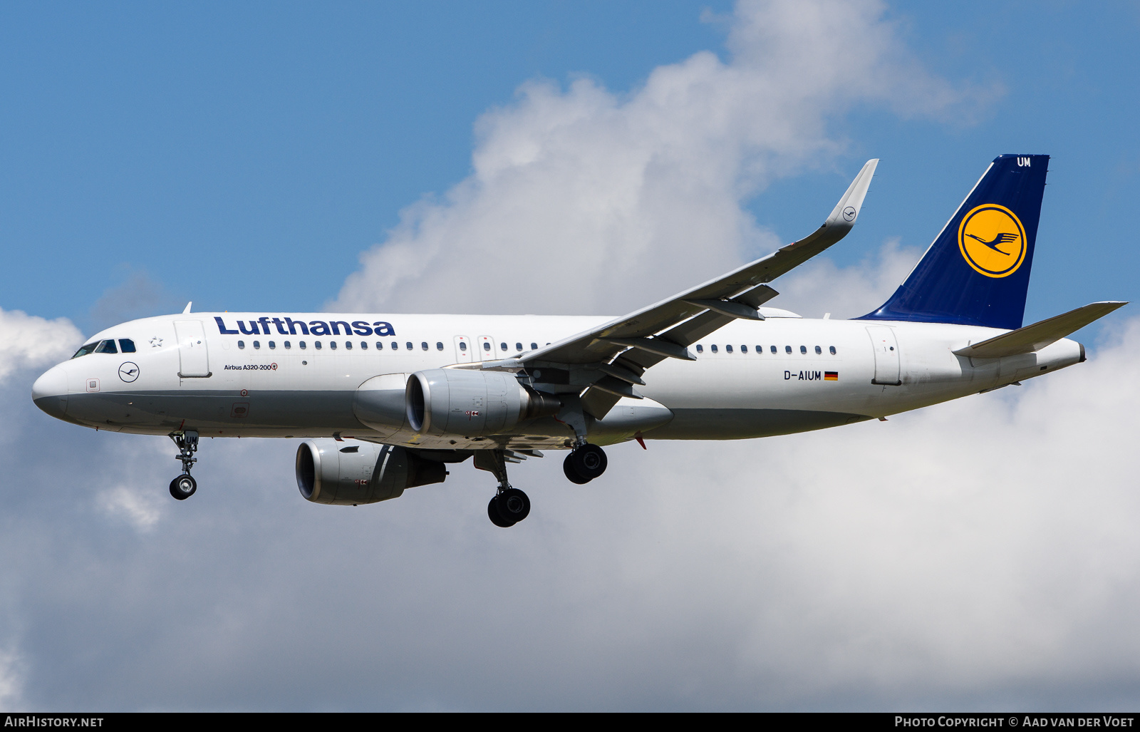 Aircraft Photo of D-AIUM | Airbus A320-214 | Lufthansa | AirHistory.net #158703