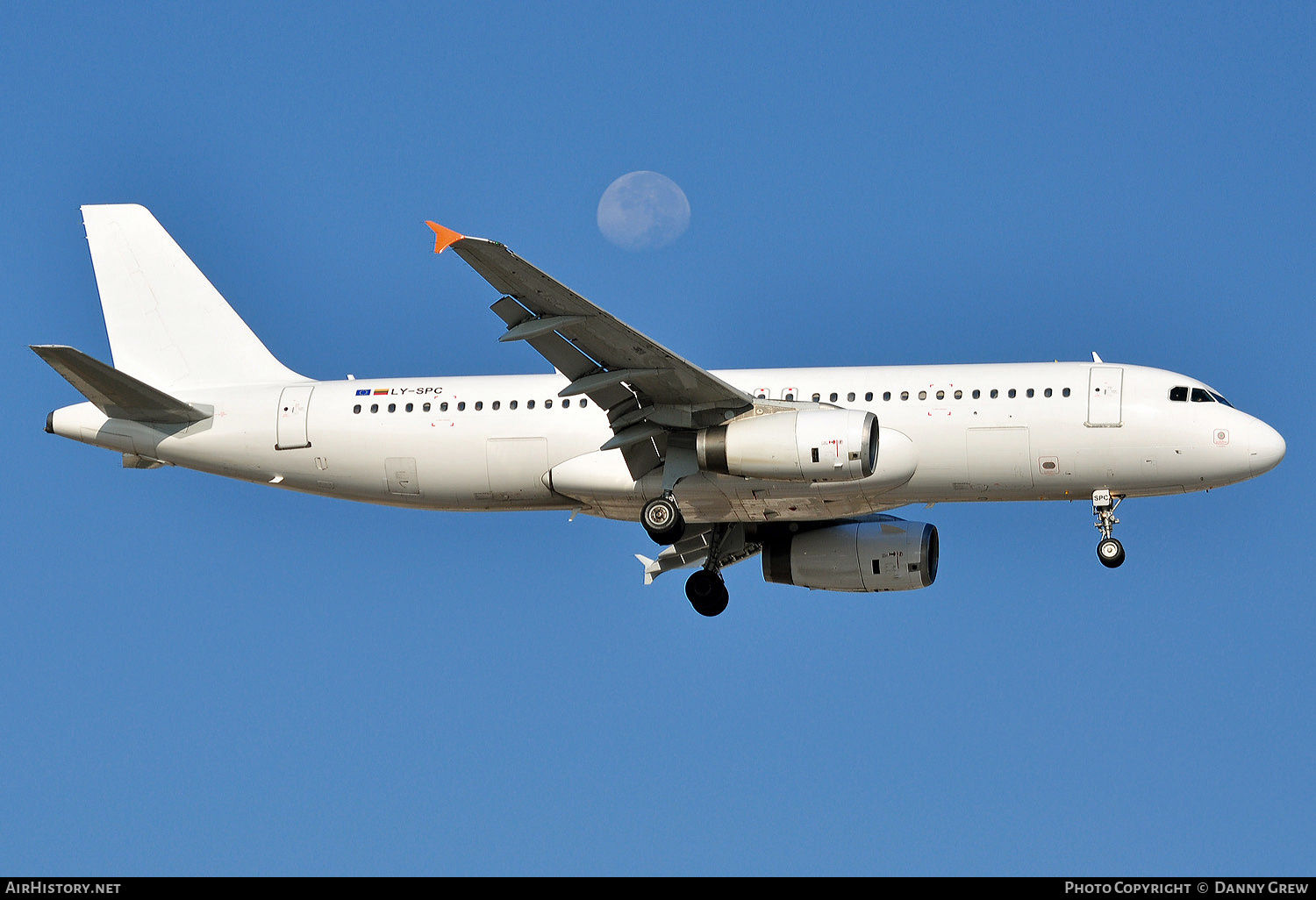 Aircraft Photo of LY-SPC | Airbus A320-231 | AirHistory.net #158822