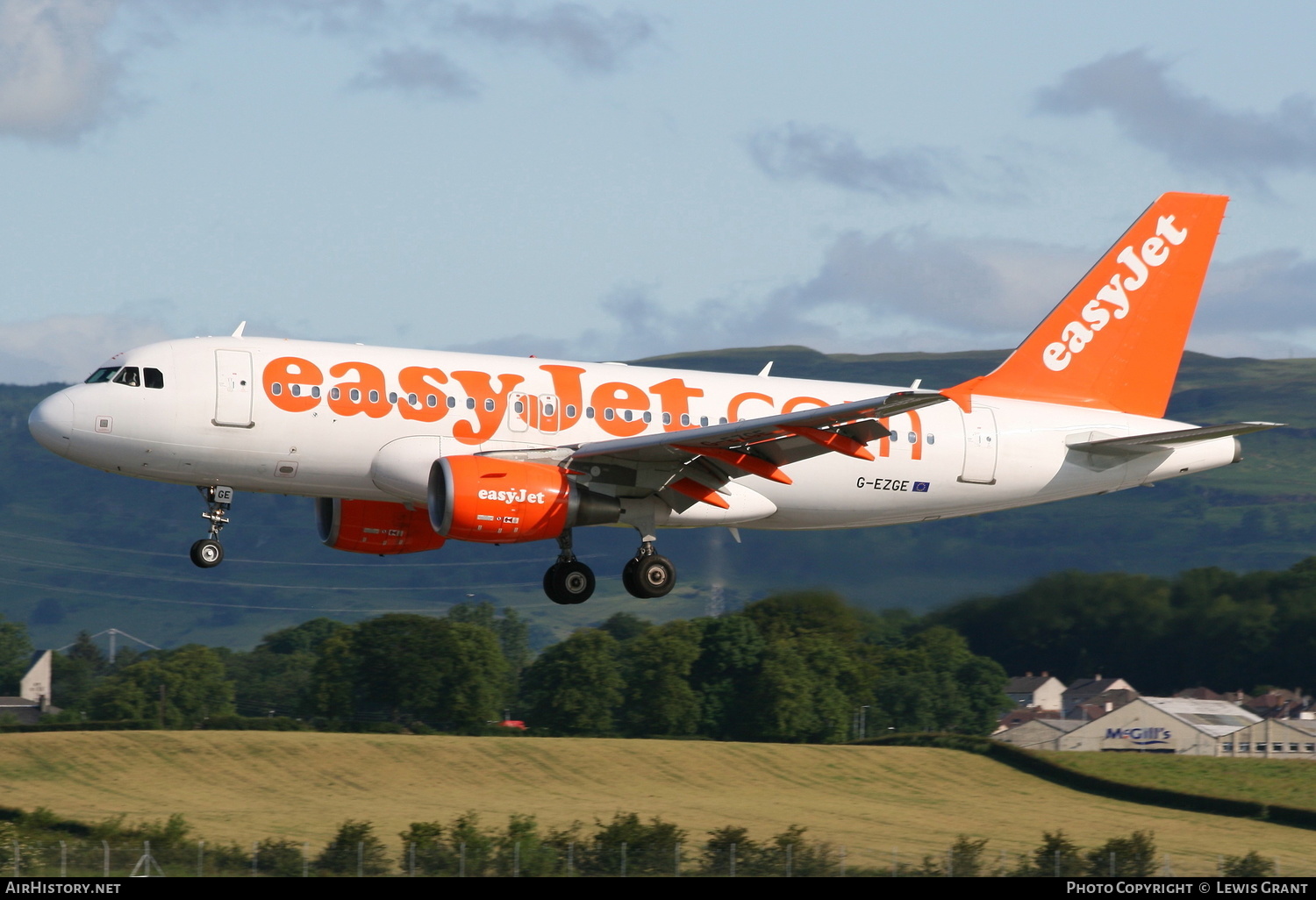 Aircraft Photo of G-EZGE | Airbus A319-111 | EasyJet | AirHistory.net #159184