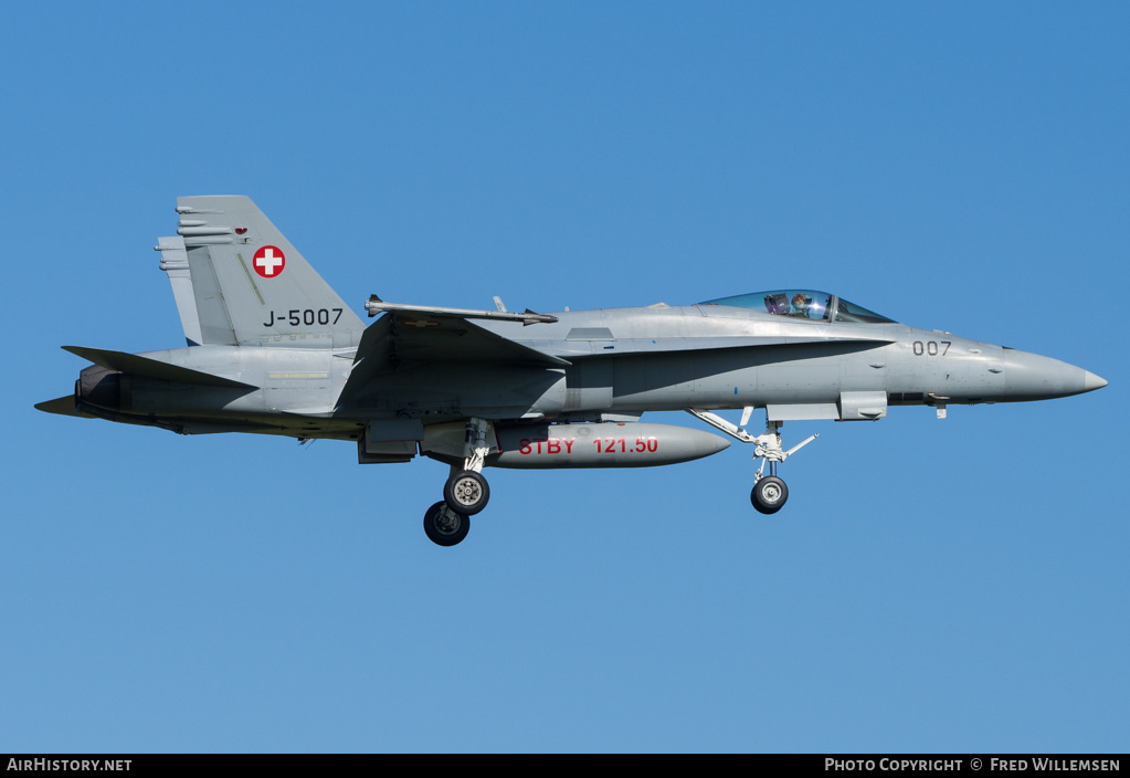 Aircraft Photo of J-5007 | McDonnell Douglas F/A-18C Hornet | Switzerland - Air Force | AirHistory.net #159193