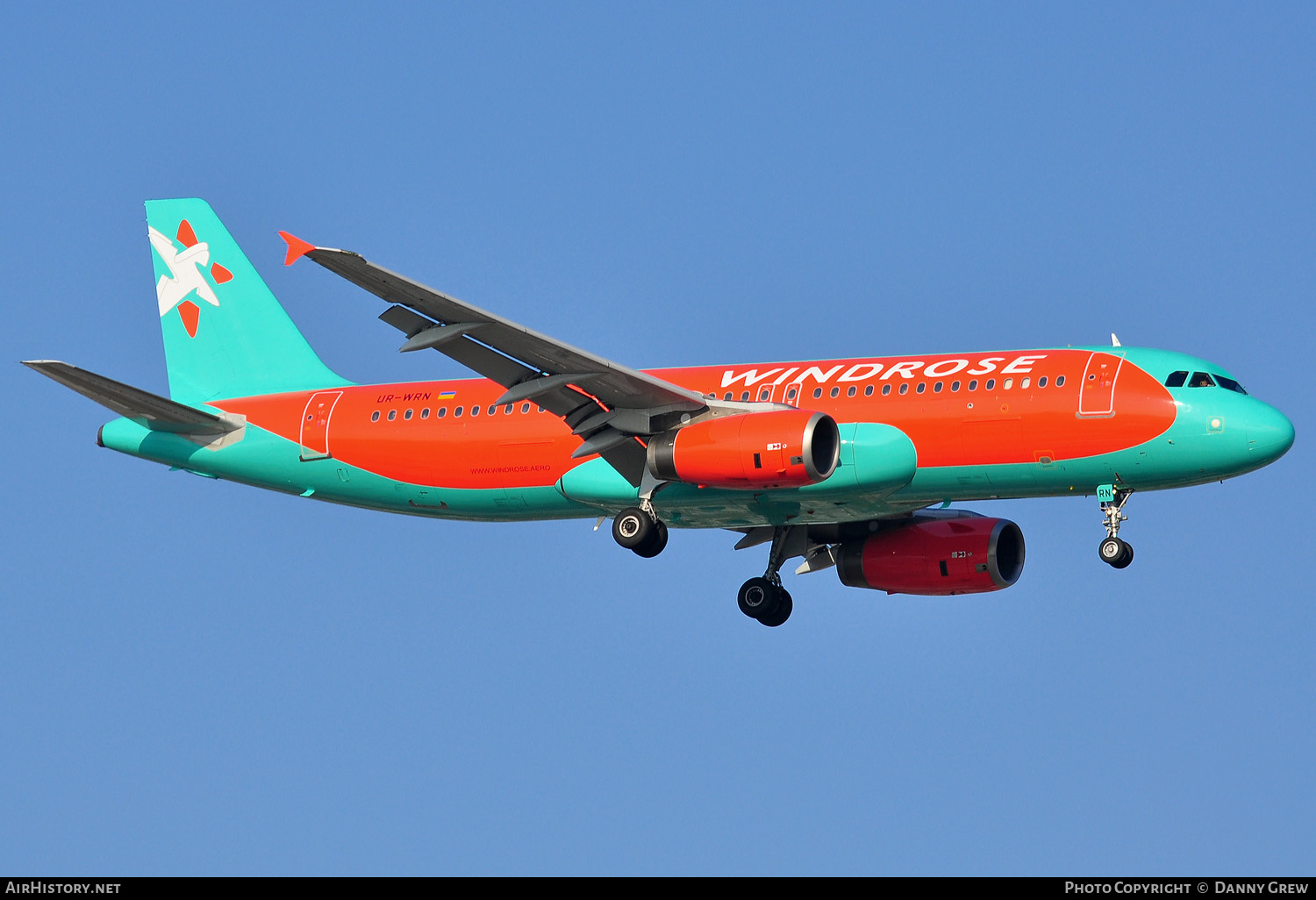 Aircraft Photo of UR-WRN | Airbus A320-232 | Windrose | AirHistory.net #159344