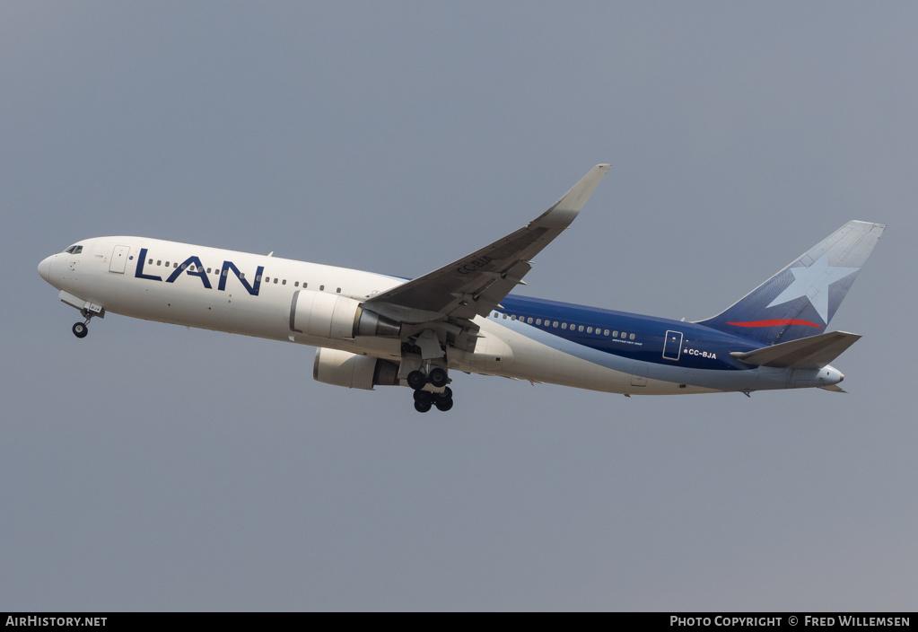 Aircraft Photo of CC-BJA | Boeing 767-316/ER | LAN Airlines - Línea Aérea Nacional | AirHistory.net #159604