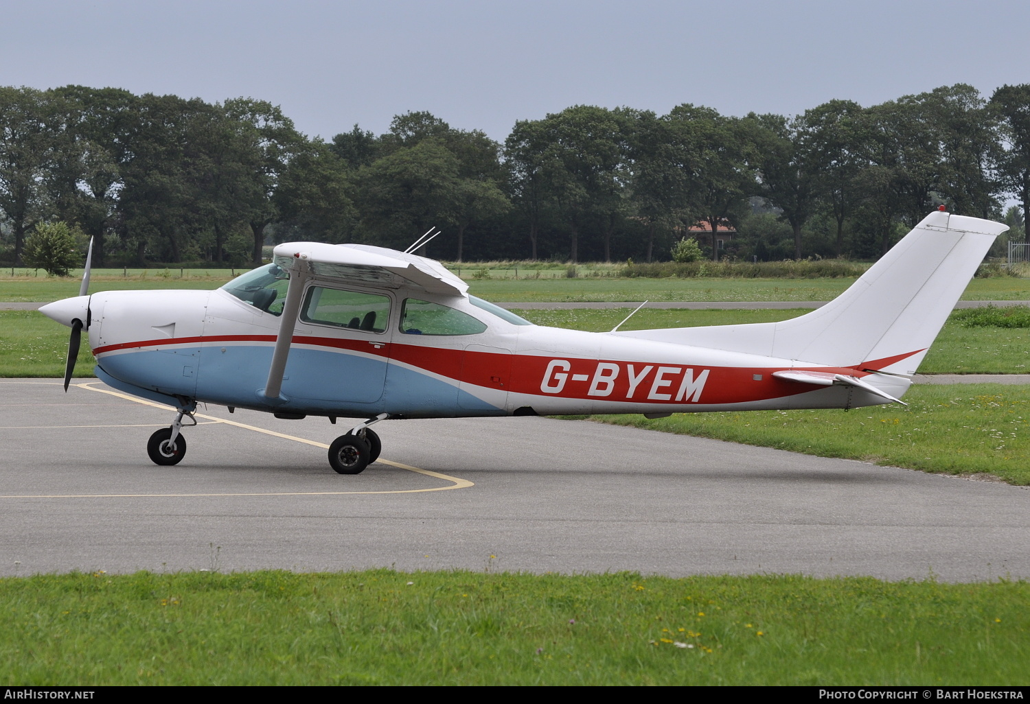 Aircraft Photo of G-BYEM | Cessna R182 Skylane RG | AirHistory.net #160028