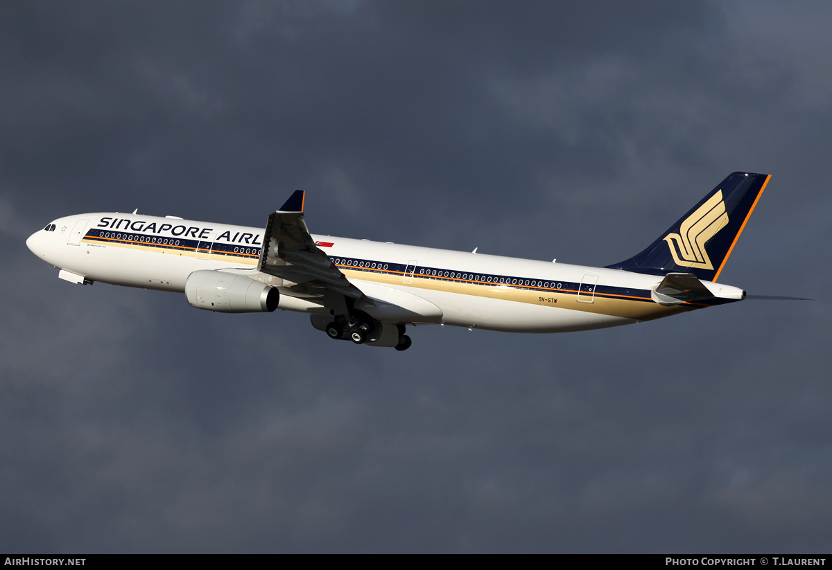 Aircraft Photo of 9V-STW | Airbus A330-343 | Singapore Airlines | AirHistory.net #160710