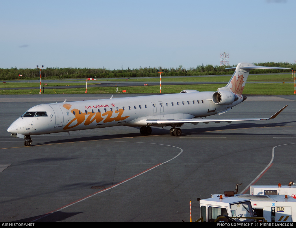 Aircraft Photo of C-FDJZ | Bombardier CRJ-705 (CL-600-2D15) | Air Canada Jazz | AirHistory.net #160735