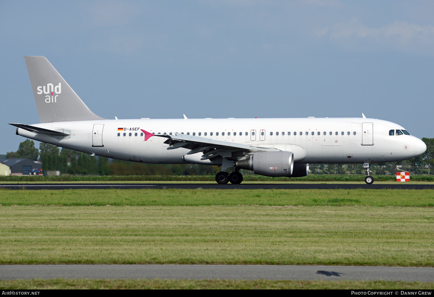 Aircraft Photo of D-ASEF | Airbus A320-214 | Sundair | AirHistory.net #161186