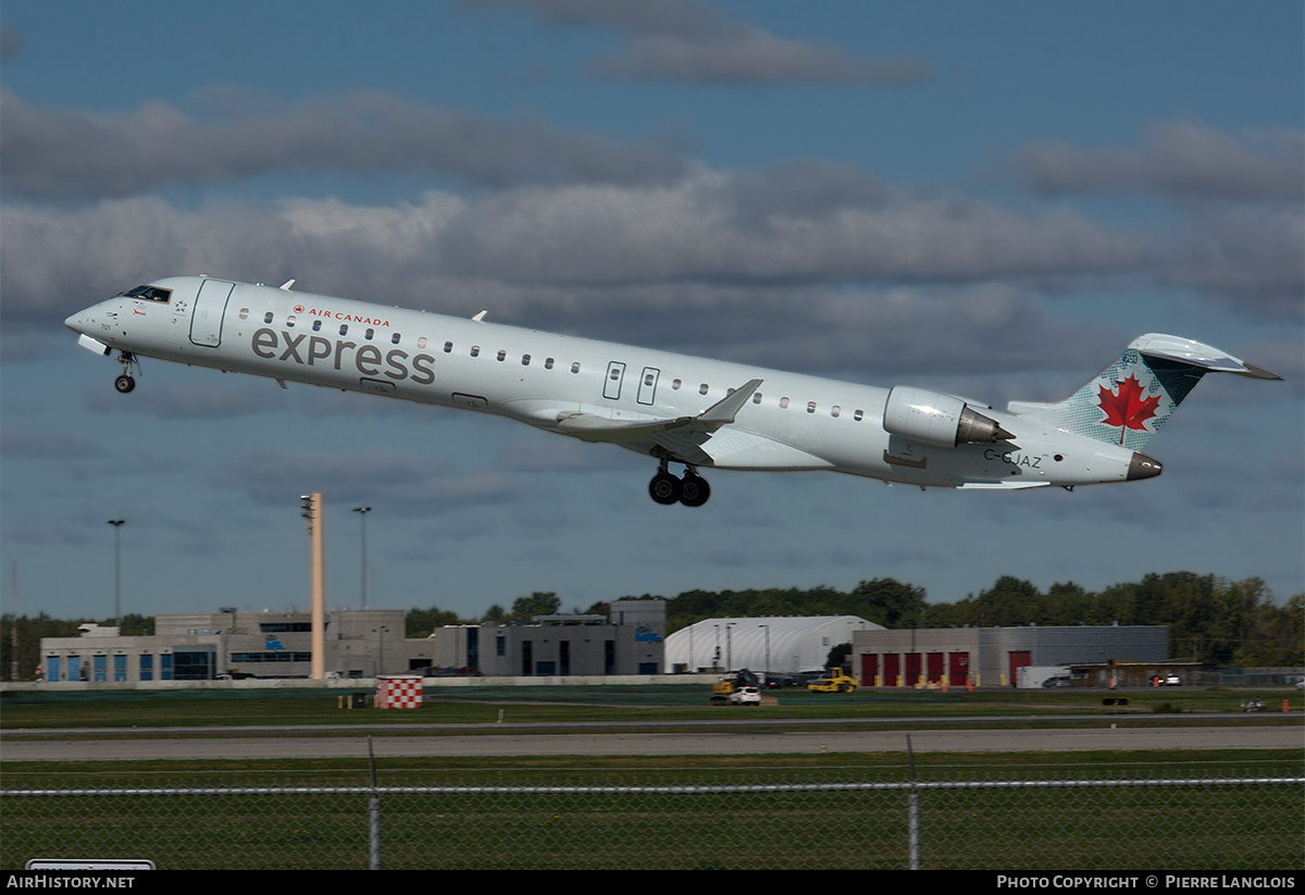 Aircraft Photo of C-GJAZ | Bombardier CRJ-705 (CL-600-2D15) | Air Canada Express | AirHistory.net #161189