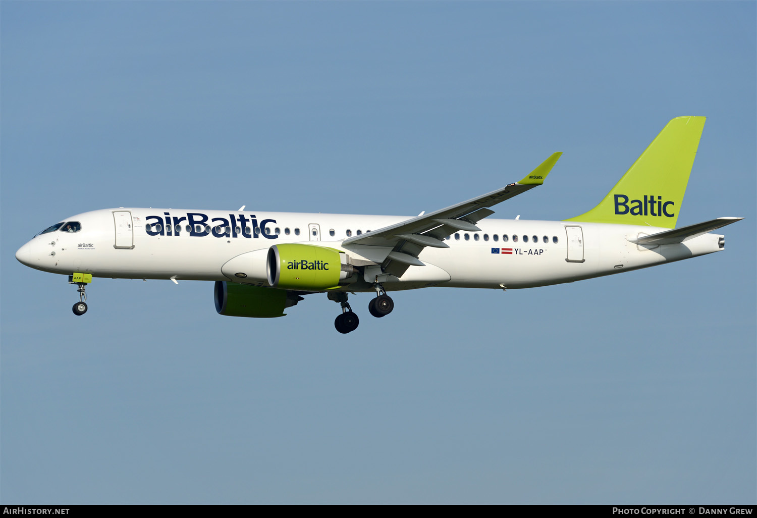 Aircraft Photo of YL-AAP | Airbus A220-371 (BD-500-1A11) | AirBaltic | AirHistory.net #161206