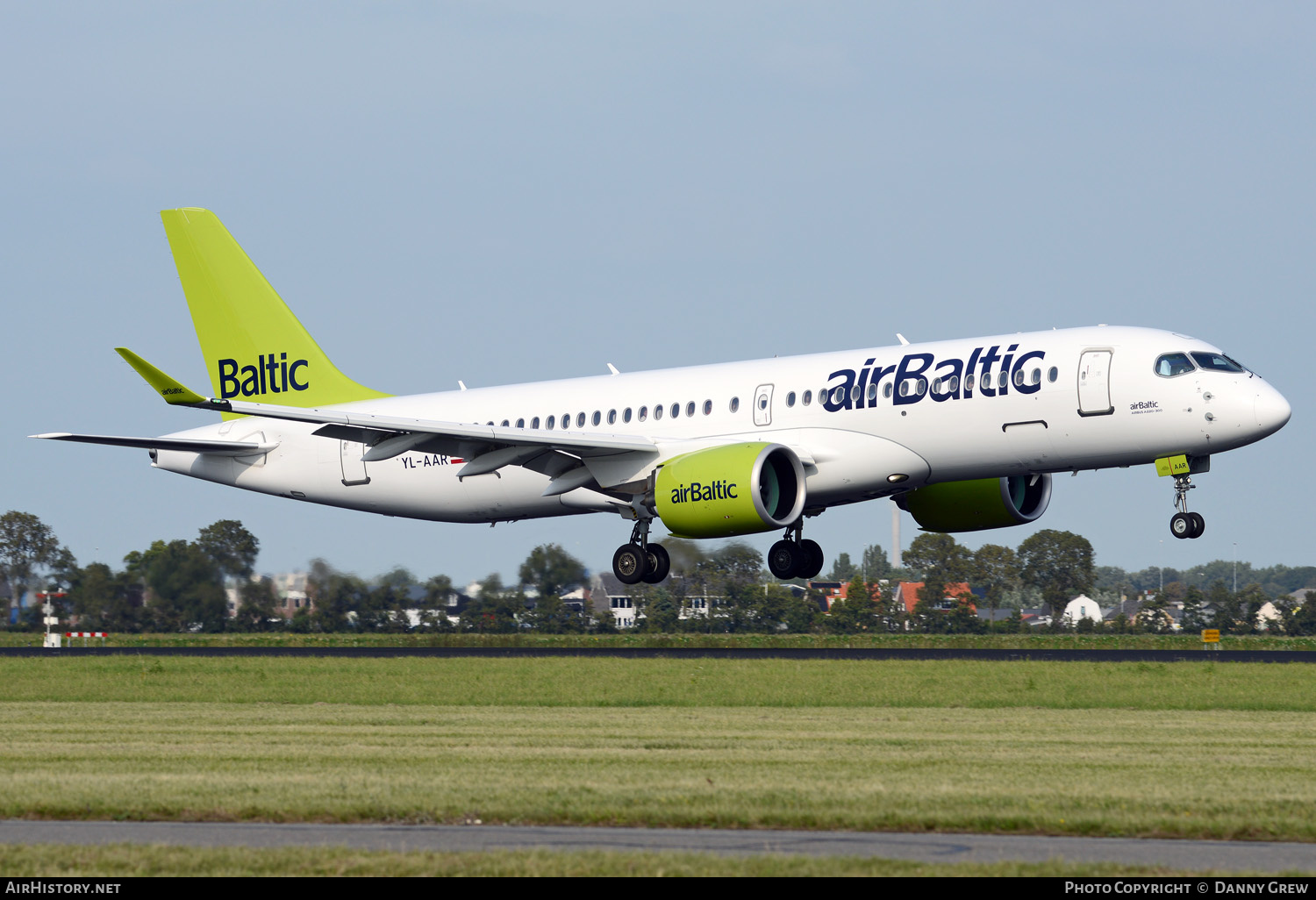 Aircraft Photo of YL-AAR | Airbus A220-371 (BD-500-1A11) | AirBaltic | AirHistory.net #161221