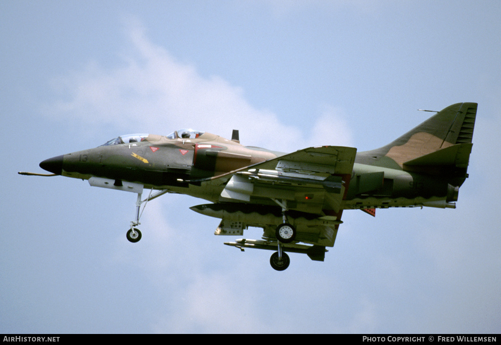 Aircraft Photo of 913 | McDonnell Douglas TA-4SU Skyhawk | Singapore - Air Force | AirHistory.net #161300