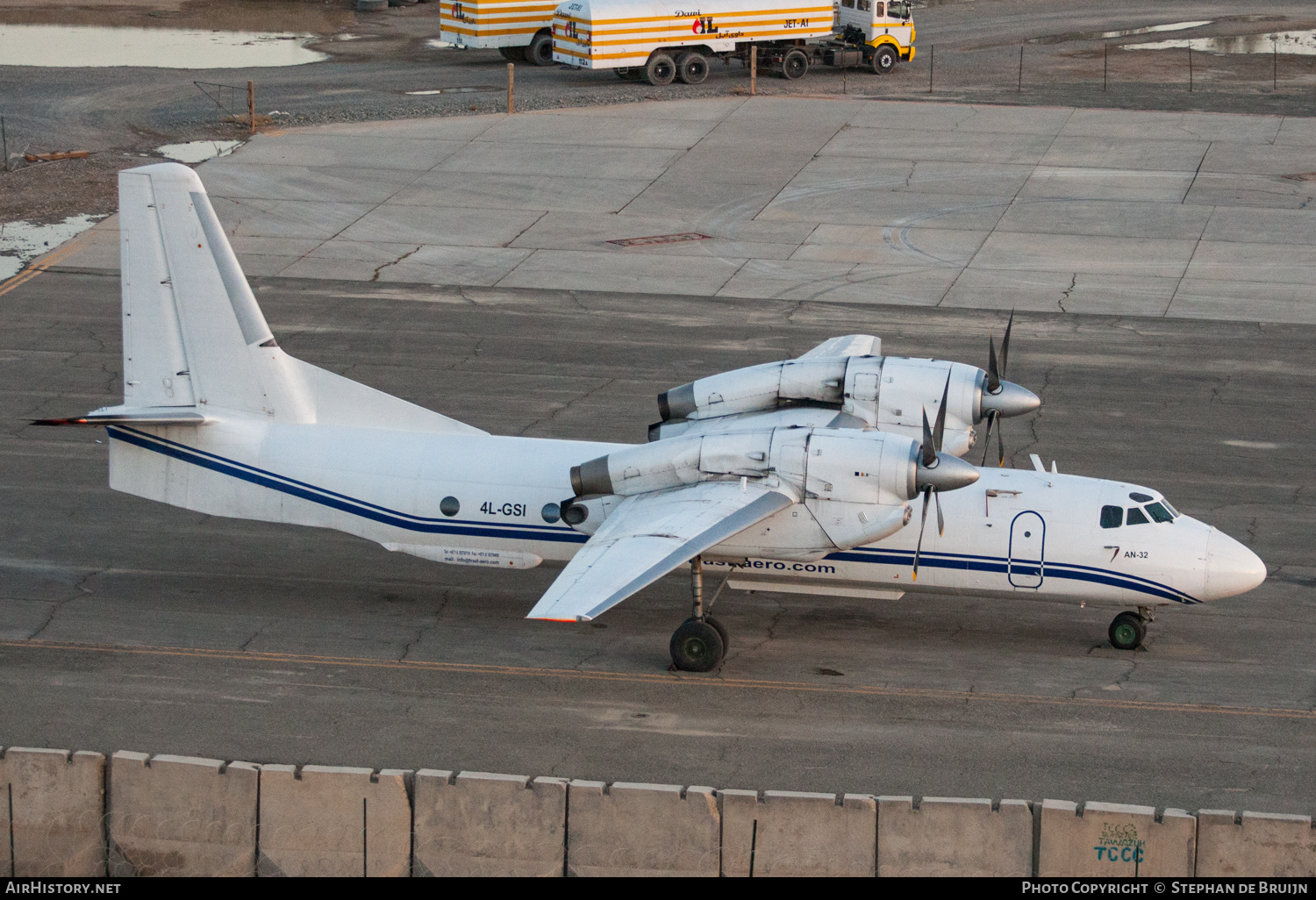 Aircraft Photo of 4L-GSI | Antonov An-32A | Trast Aero | AirHistory.net