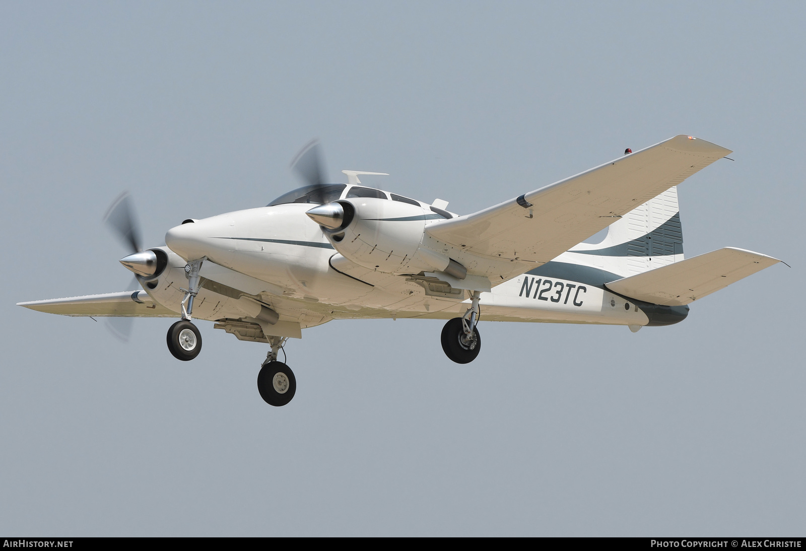 Aircraft Photo of N123TC | Beech D50E Twin Bonanza | AirHistory.net #161790