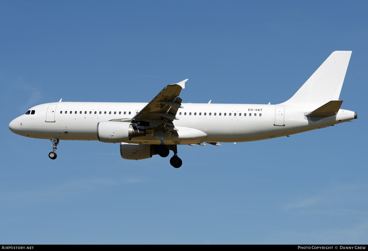Aircraft Photo of ES-SAT | Airbus A320-214 | AirHistory.net #162396