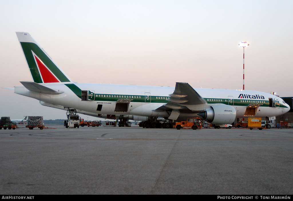 Aircraft Photo of I-DISD | Boeing 777-243/ER | Alitalia | AirHistory.net #162398