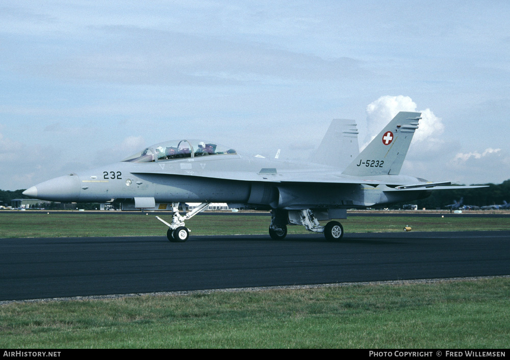 Aircraft Photo of J-5232 | McDonnell Douglas F/A-18D Hornet | Switzerland - Air Force | AirHistory.net #162473