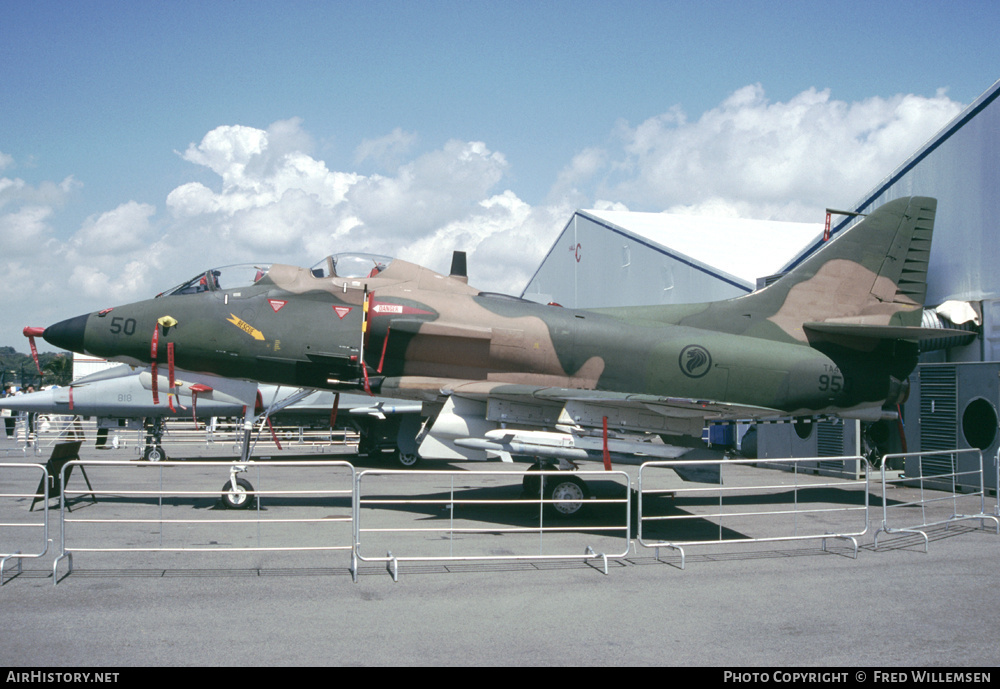 Aircraft Photo of 950 | Douglas TA-4SU Skyhawk | Singapore - Air Force | AirHistory.net #162474