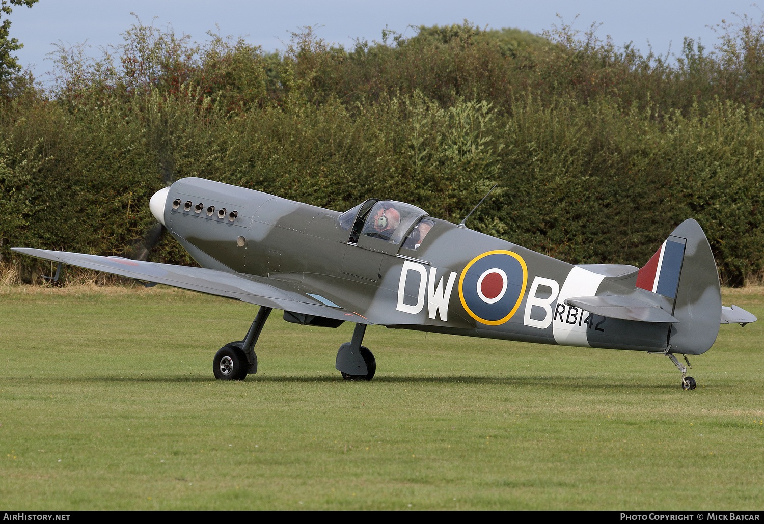 Aircraft Photo of G-CEFC / RB142 | Supermarine Aircraft Spitfire Mk26 | UK - Air Force | AirHistory.net #162677