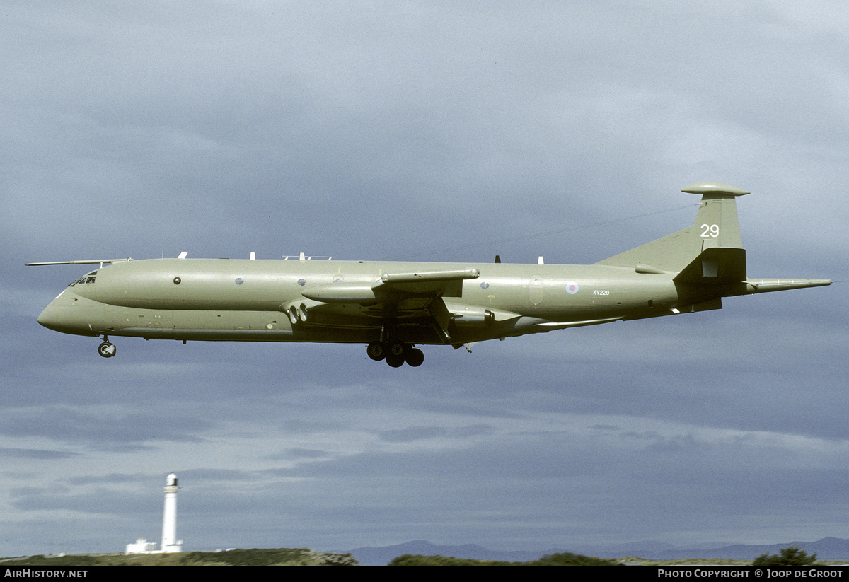 Aircraft Photo of XV229 | Hawker Siddeley HS-801 Nimrod MR.2P | UK - Air Force | AirHistory.net #162948
