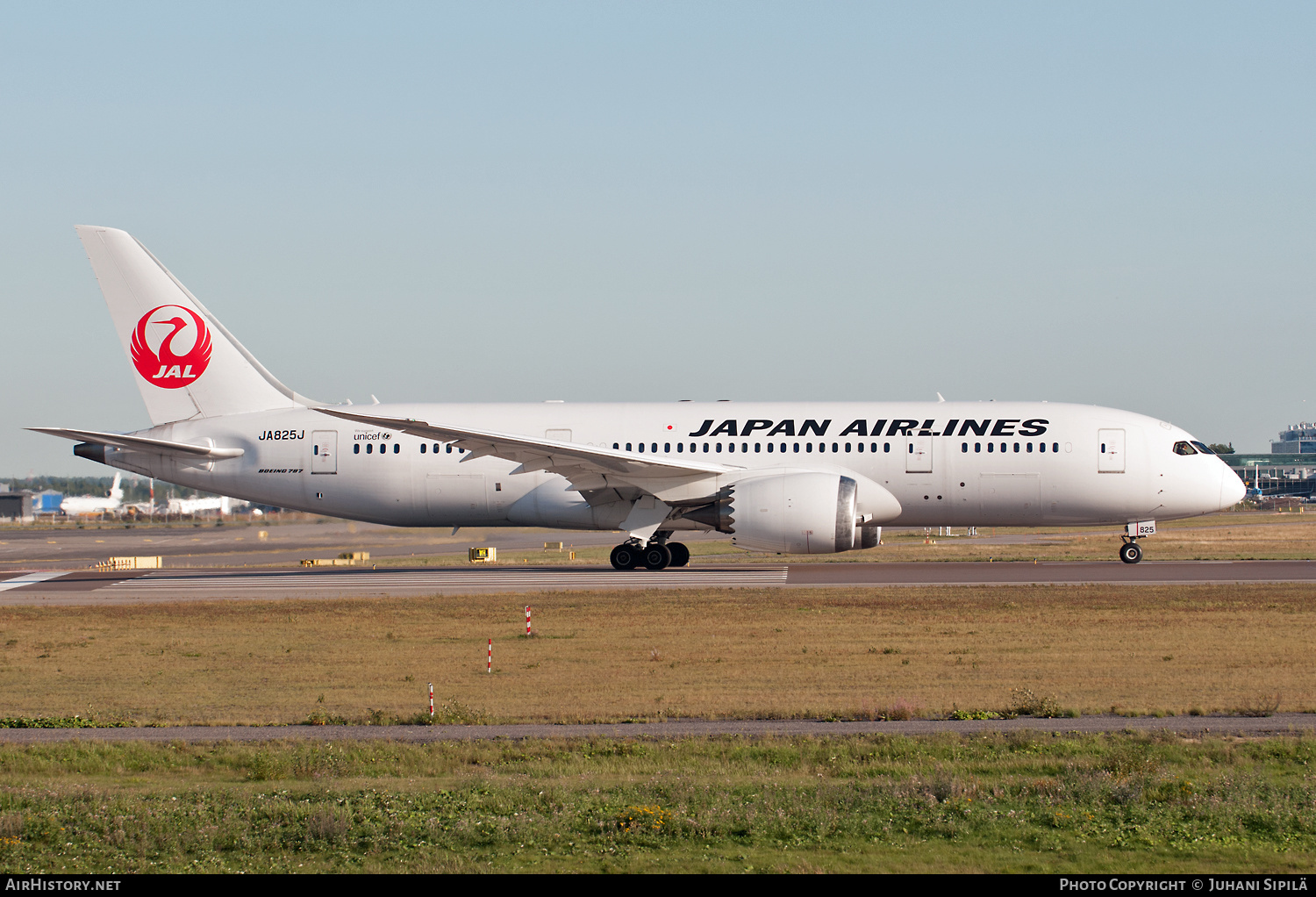 Aircraft Photo of JA825J | Boeing 787-8 Dreamliner | Japan Airlines - JAL | AirHistory.net #163044