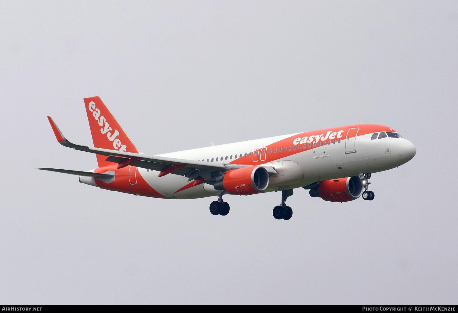 Aircraft Photo of G-EZPH | Airbus A320-214 | EasyJet | AirHistory.net #163083