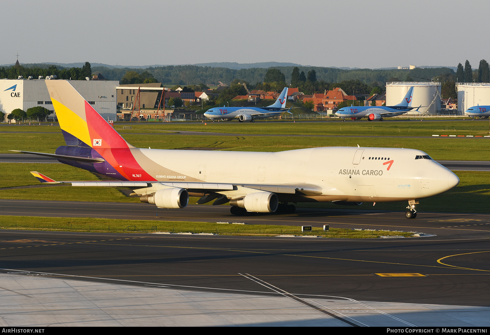 Aircraft Photo of HL7417 | Boeing 747-48EM(BDSF) | Asiana Airlines Cargo | AirHistory.net #163675