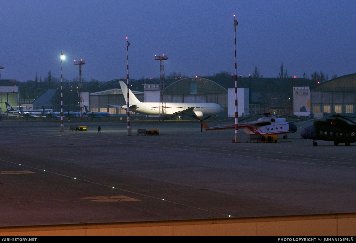 Airport photo of Warsaw - Okęcie / Frederic Chopin (EPWA / WAW) in Poland | AirHistory.net #163687