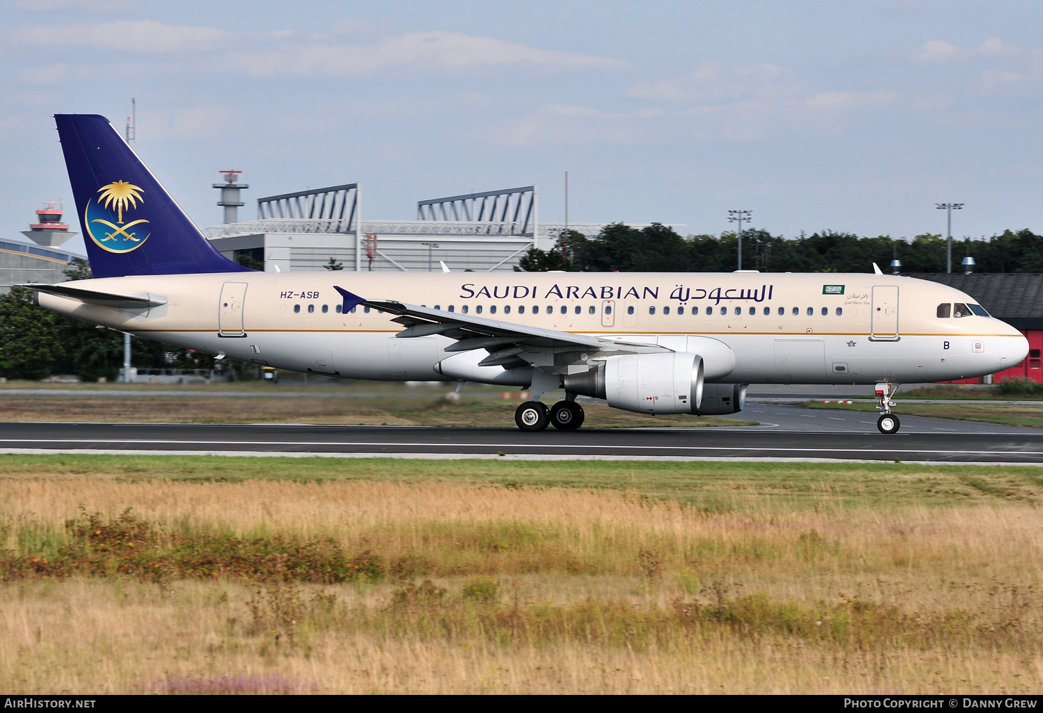 Aircraft Photo of HZ-ASB | Airbus A320-214 | Saudi Arabian Airlines | AirHistory.net #163823