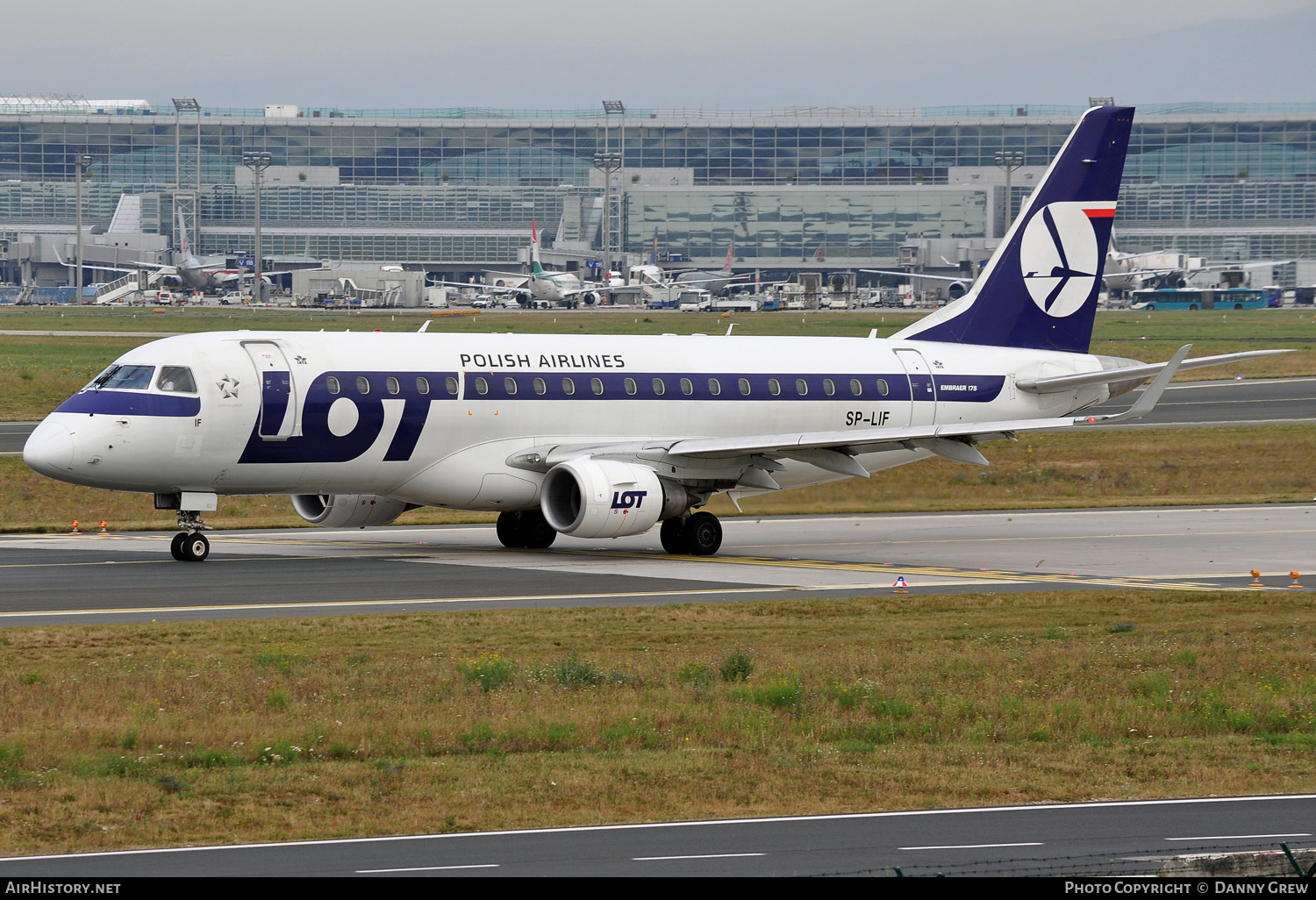 Aircraft Photo of SP-LIF | Embraer 175SU (ERJ-170-200SU) | LOT Polish Airlines - Polskie Linie Lotnicze | AirHistory.net #164146