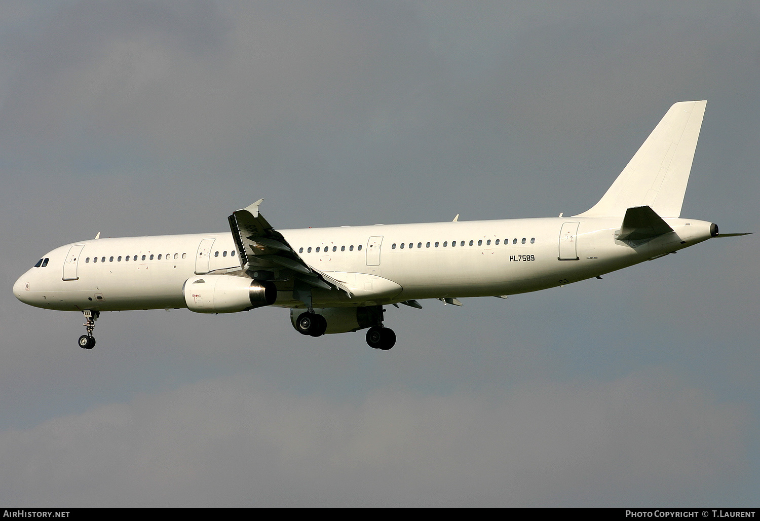 Aircraft Photo of HL7589 | Airbus A321-131 | Asiana Airlines | AirHistory.net #164156