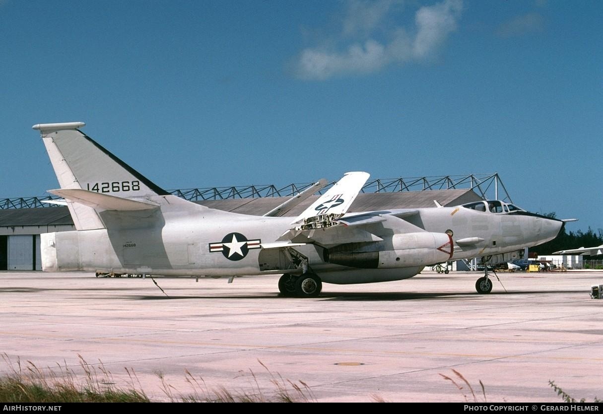 Aircraft Photo of 142668 | Douglas ERA-3B Skywarrior | USA - Navy | AirHistory.net #164666