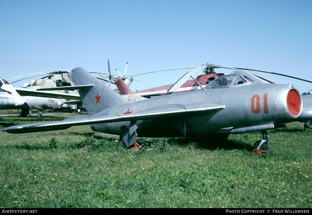 Aircraft Photo of 01 red | Mikoyan-Gurevich MiG-17 | Soviet Union - Air Force | AirHistory.net #164757