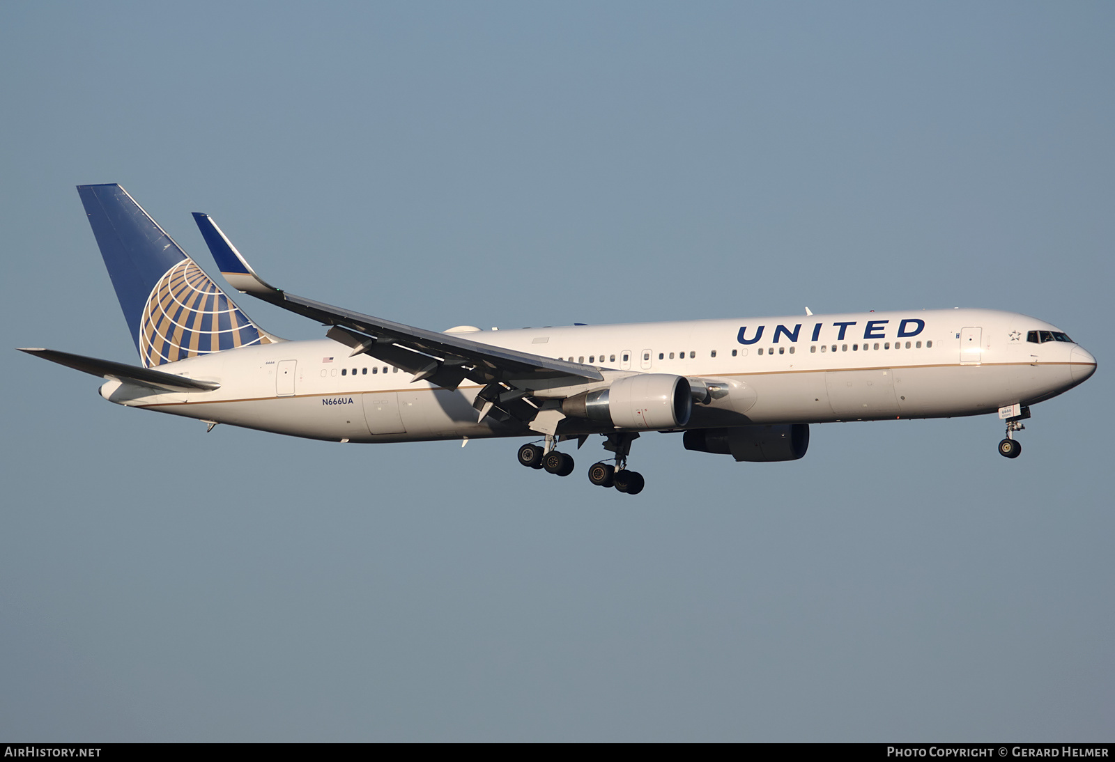 Aircraft Photo of N666UA | Boeing 767-322/ER | United Airlines | AirHistory.net #165106