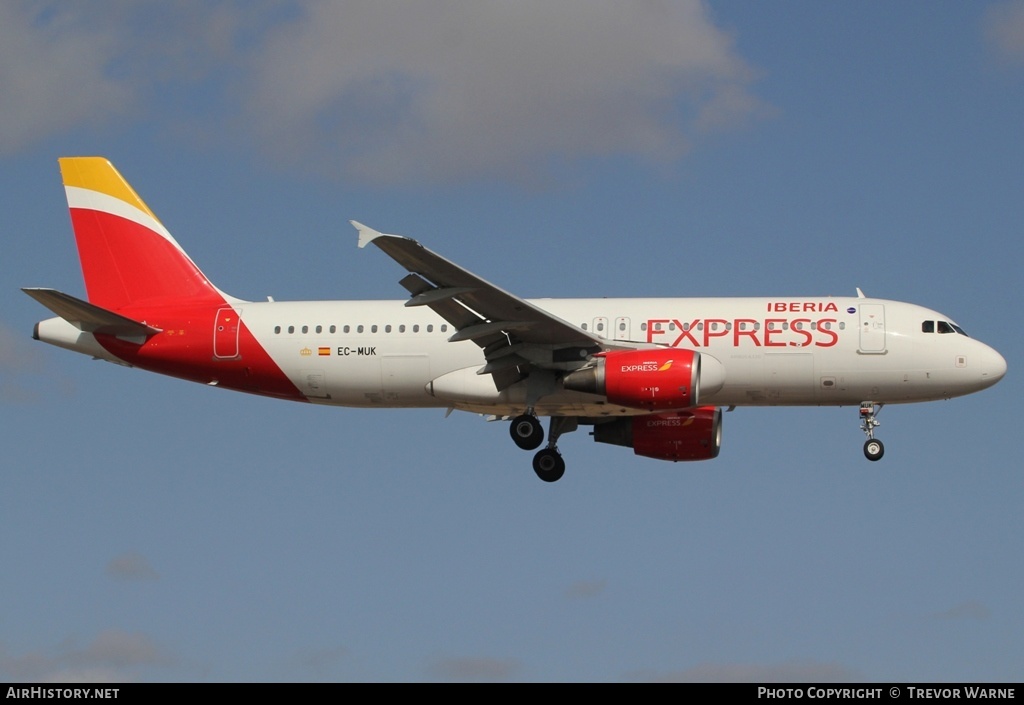 Aircraft Photo of EC-MUK | Airbus A320-214 | Iberia Express | AirHistory.net #165193