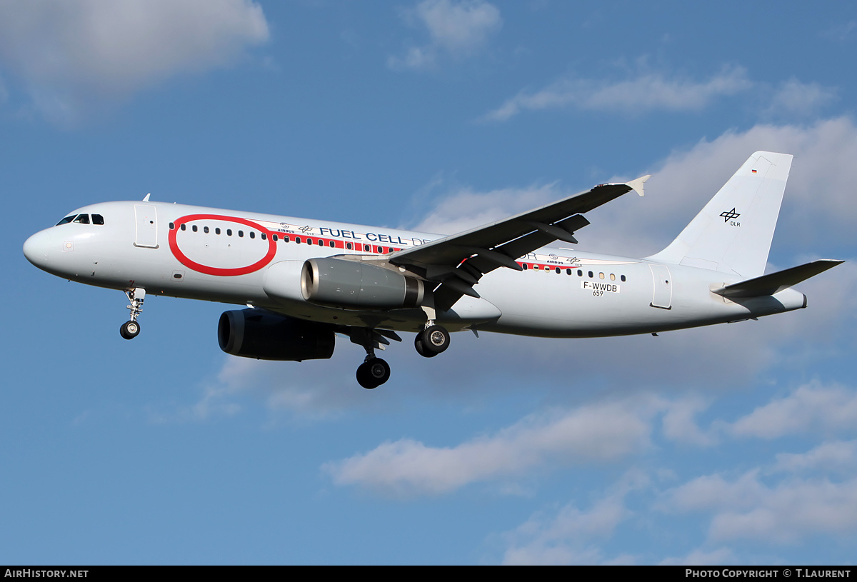 Aircraft Photo of F-WWDB | Airbus A320-232 | DLR - Deutsches Zentrum für Luft- und Raumfahrt | AirHistory.net #165756