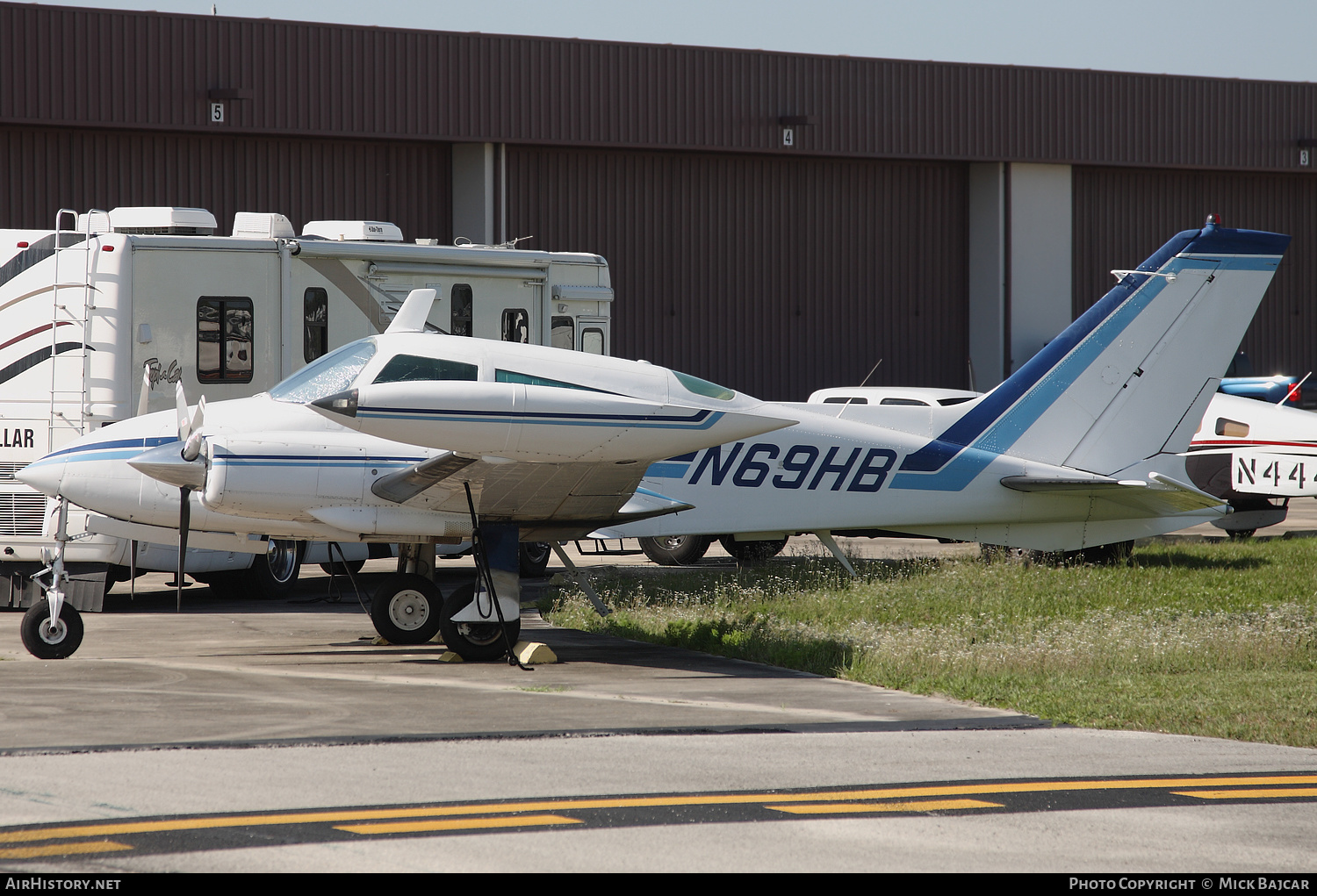 Aircraft Photo of N69HB | Cessna 310Q | AirHistory.net #165980