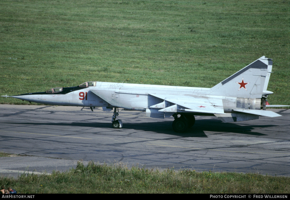Aircraft Photo of 91 red | Mikoyan-Gurevich MiG-25PU | Russia - Air Force | AirHistory.net #166020