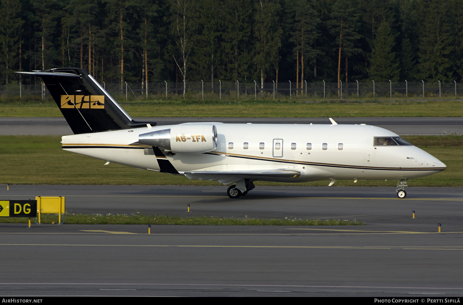 Aircraft Photo of A6-IFA | Bombardier Challenger 604 (CL-600-2B16) | AirHistory.net #166694
